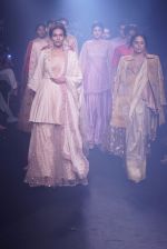 Sophie Choudry walk the ramp for 6 degree studio Show at lakme fashion week on 27th Aug 2018 (140)_5b84f30328114.JPG