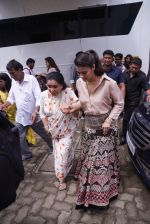 Asha Bhosle, Kajol On The Sets Of Colors Show Dance Deewane In Filmcity Goregaon on 30th Aug 2018 (23)_5b88f35a51c06.jpg