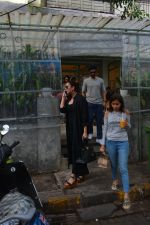 Huma Qureshi spotted at Kitchen Garden in bandra on 1st Sept 2018 (10)_5b8cf7422c825.JPG