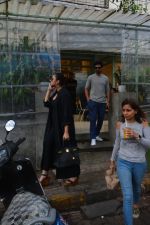 Huma Qureshi spotted at Kitchen Garden in bandra on 1st Sept 2018 (12)_5b8cf746dd78a.JPG