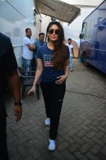 Kareena Kapoor spotted at Mehboob Studio in bandra on 31st Aug 2018 (1)_5b8cd40a56397.JPG