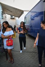 Kareena Kapoor spotted at Mehboob Studio in bandra on 31st Aug 2018 (2)_5b8cd40cba48e.JPG
