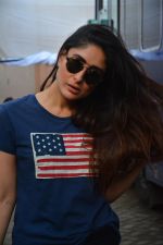Kareena Kapoor spotted at Mehboob Studio in bandra on 31st Aug 2018 (6)_5b8cd416545af.JPG