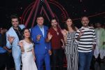 Varun Dhawan, Anushka Sharma, Manish Paul, Sonu Kakkar, Anu Malik, Vishal Dadlani on the sets of Indian Idol in Yashraj Studio, Andheri on 4th Sept 2018 (23)_5b8f78f85c559.JPG