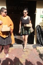  Shruti Hassan with mother Sarika spotted at farmer_s cafe bandra on 8th Sept 2018 (5)_5b952747a4f17.JPG