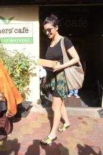  Shruti Hassan with mother Sarika spotted at farmer_s cafe bandra on 8th Sept 2018 (9)_5b95274f11a57.JPG