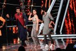 Shahid Kapoor, Shraddha Kapoor at the promotion of film Batti Gul Meter Chalu on the sets of Indian Idol at Yashraj in andheri on 11th Sept 2018 (45)_5b98c11429960.jpg