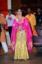 Kareena Kapoor at Mukesh Ambani_s House For Ganesha Chaturthi on 13th Sept 2018 (41)_5b9b56844e2ca.jpg