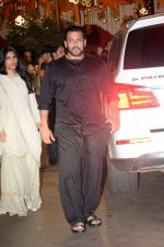 Salman Khan at Mukesh Ambani_s House For Ganesha Chaturthi on 13th Sept 2018 (62)_5b9b574f90478.jpg