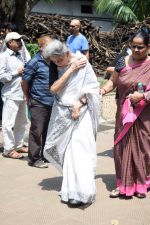Lalita Lajmi at Kalpana Lajmi Funeral At Oshiwara Crematorium In Mumbai on 23rd Sept 2018 (163)_5ba9d33b81255.JPG