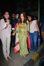 Asha Bhosle, Madhuri Dixit at IAzure store on the occasion of new iPhone Xs & iPhone Xs Max launch in mumbai on 28th Sept 2018 (11)_5baf2a7b8c0b0.JPG