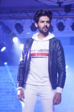 Kartik Aaryan at the Launch of Mufti Autumn Winter_18 Collection Along with Fashion Show on 30th Sept 2018 (49)_5bb1c876a17b4.JPG