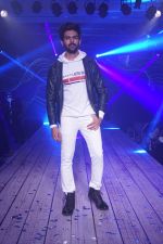 Kartik Aaryan at the Launch of Mufti Autumn Winter_18 Collection Along with Fashion Show on 30th Sept 2018 (91)_5bb1c8bdcace6.JPG