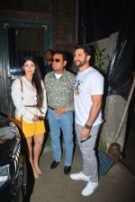 Aftab Shivdasani with wife Nin Dusjan & Gulshan Grover Spotted at a restaurant in bandra on 2nd Oct 2018 (11)_5bb468a5747d9.JPG