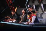 Ajay Devgan, Kajol on the sets of Indian Idol 10 at Yashraj studios in Andheri on 2nd Oct 2018 (25)_5bb46c0d5d633.JPG