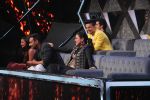 Ajay Devgan, Kajol on the sets of Indian Idol 10 at Yashraj studios in Andheri on 2nd Oct 2018 (26)_5bb46c86d9f49.JPG