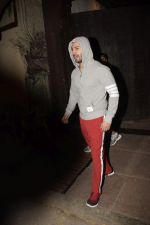 Varun Dhawan spotted at gym in juhu on 2nd Oct 2018 (3)_5bb46904e7487.JPG