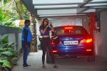 Esha Gupta spotted at bandra on 5th Oct 2018 (2)_5bb88d6953f69.jpg