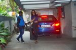 Esha Gupta spotted at bandra on 5th Oct 2018 (3)_5bb88d6ea44cd.jpg
