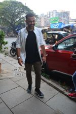 Anand Ahuja spotted at his store veg nonveg in bandra on 7th Oct 2018 (1)_5bbef8a81dc3d.JPG