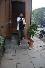 Anand Ahuja spotted at his store veg nonveg in bandra on 7th Oct 2018 (4)_5bbef8ae4cb9d.JPG