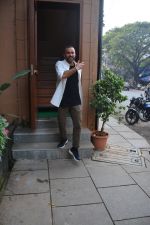 Anand Ahuja spotted at his store veg nonveg in bandra on 7th Oct 2018 (5)_5bbef8b14ac0c.JPG