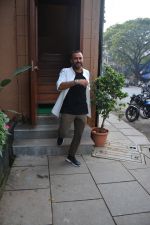 Anand Ahuja spotted at his store veg nonveg in bandra on 7th Oct 2018 (6)_5bbef8b32d43b.JPG