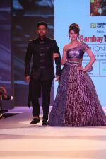 Urvashi Rautela at BT Fashion Week in Mumbai on 12th Oct 2018 (61)_5bc1a50d0aab6.JPG