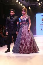 Urvashi Rautela at BT Fashion Week in Mumbai on 12th Oct 2018 (64)_5bc1a5197e19f.JPG