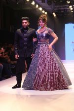 Urvashi Rautela at BT Fashion Week in Mumbai on 12th Oct 2018 (66)_5bc1a520410bf.JPG
