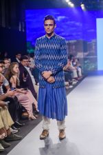 Model walk the ramp for Reemly at BTFW 2018 on 14th Oct 2018  (2)_5bc43e148ee20.jpg