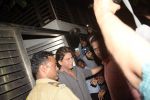 Shah Rukh Khan at Zoya Akhtar_s birthday party in bandra on 14th Oct 2018 (190)_5bc44369c0aec.JPG