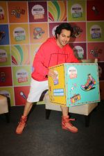 Varun Dhawan at the press conference of vivid shuffle hiphop dance competition in jw marriott juhu on 15th Oct 2018 (29)_5bc5991566d61.jpg