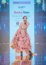 Kalki Koechlin Walk The Ramp As ShowStopper For Designer Delna Poonawala at BTFW on 15th Oct 2018