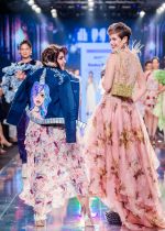 Kalki Koechlin Walk The Ramp As ShowStopper For Designer Delna Poonawala at BTFW on 15th Oct 2018  (8)_5bc6ee2a68158.jpg