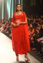 Model walk the ramp at Bombay Times Fashion Week (BTFW) 2018 Day 2 for Arpita Mehta Show on 16th Oct 2018  (14)_5bc6db56ac120.jpg