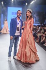 Nehal Chudasama walk the ramp at Bombay Times Fashion Week (BTFW) 2018 Day 2 for Ashfaque Ahmad Show on 16th Oct 2018  (5)_5bc6db729c582.jpg