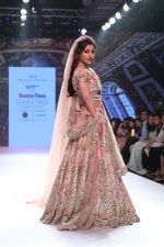 Soha Ali KHan Walk The Ramp At Bombay Times Fashion Week on 15th Oct 2018