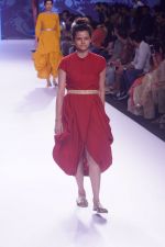 at BOMBAY TIMES FASHION WEEK DAY 3 on 15th Oct 2018 (13)_5bc6daf42aed9.JPG