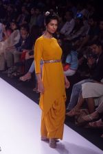 at BOMBAY TIMES FASHION WEEK DAY 3 on 15th Oct 2018 (14)_5bc6daf594106.JPG