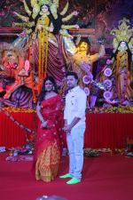 Ishita Dutta, Vatsal Seth at The North Bombay Sarbojanin Durga Puja In Vile Parle on 18th Oct 2018 (31)_5bc98bb3edcc0.JPG