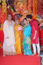 Jaya Bachchan, Sharbani Mukherjee  at The North Bombay Sarbojanin Durga Puja In Vile Parle on 18th Oct 2018 (15)_5bc98bc86e21b.JPG