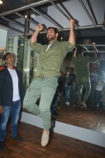 John Abraham at the launch of Vinod Channa_s VC Fitness in khar on 18th Oct 2018 (26)_5bc97d68e17f0.jpg
