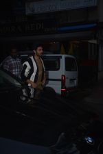 Kartik Aaryan spotted at bandra on 24th Oct 2018 (3)_5bd18a240cbdb.JPG