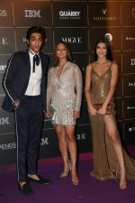 Alanna Panday, Deanne Pandey, Ahaan Panday at The Vogue Women Of The Year Awards 2018 on 27th Oct 2018 (277)_5bd6d03e9f42b.JPG