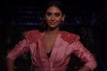 Krystle D�souza Walk The Ramp at The Wedding Junction Show on 27th Oct 2018 (27)_5bd6bcfd8a720.JPG