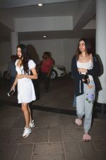 Janhvi Kapoor, Khushi Kapoor Spotted At Manish Malhotra_s House In Bandra on 30th Oct 2018 (10)_5bd9514083c5b.jpg