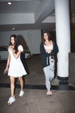 Janhvi Kapoor, Khushi Kapoor Spotted At Manish Malhotra_s House In Bandra on 30th Oct 2018 (18)_5bd9516bebad0.jpg