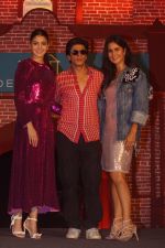 Shahrukh Khan, Anushka Sharma, Katrina Kaif at the Trailer launch of film Zero & Shahrukh Khan birthday celebration in Imax Wadala on 3rd Nov 2018 (120)_5bdfef2705d0a.JPG