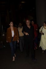 Alia Bhatt, Mahesh Bhatt spotted at airport on 11th Nov 2018 (3)_5bea6fc8ceb6f.JPG